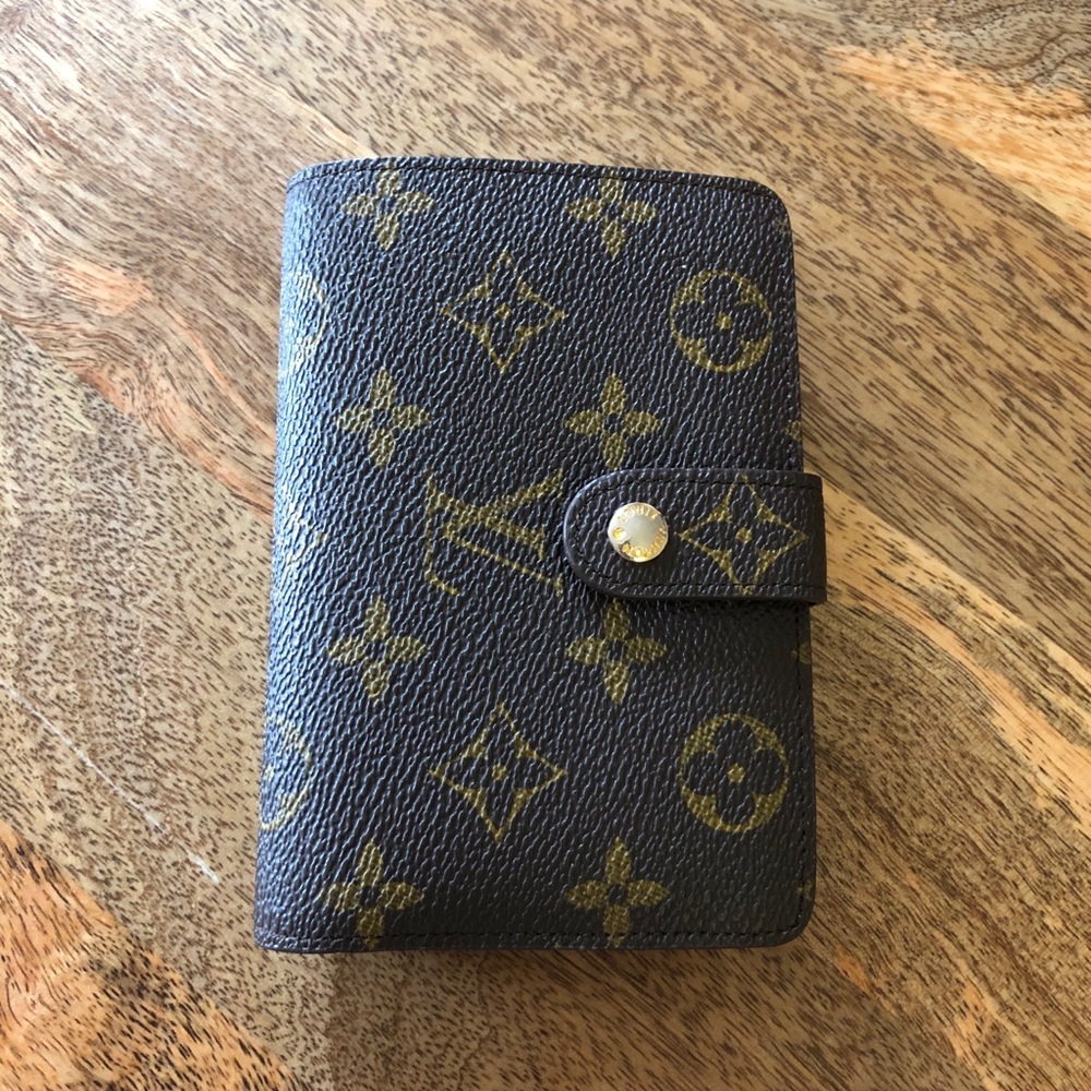 Louis Vuitton wallet y1534 (discontinued)